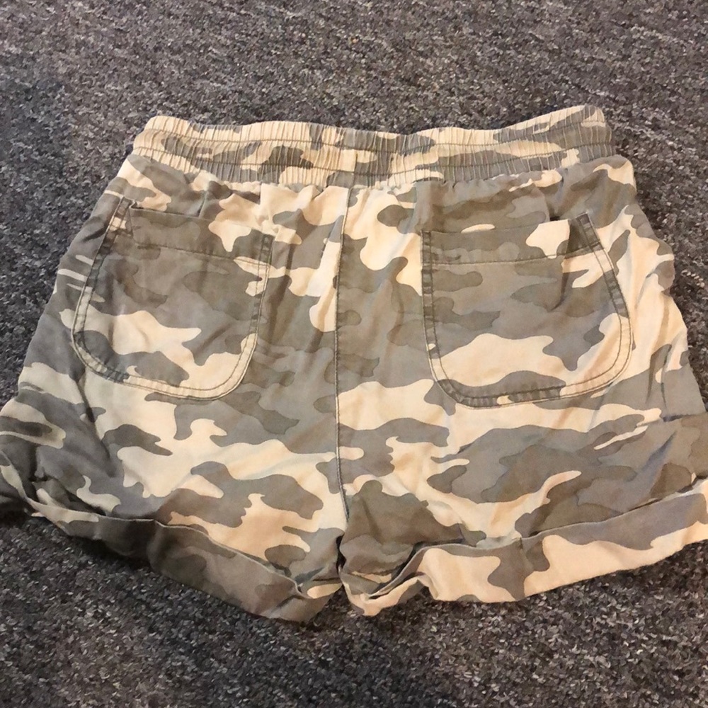 Camo shorts - Picture 2 of 3